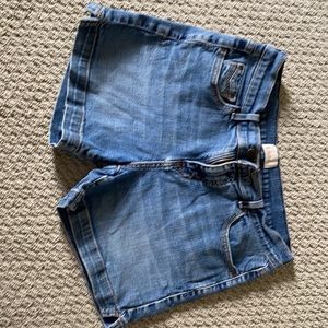 Levi blue Jean shorts size 6